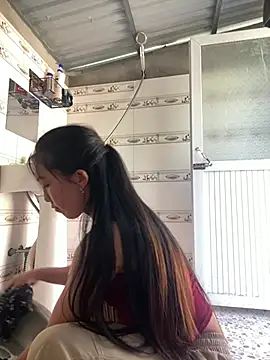 Snapshot of Huonglyna chatting on 04/06/26, 01:56 Huonglyna online show from 04/06/26, 01:56