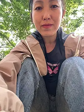 Snapshot of Huonglyna chatting on 04/04/26, 01:45 Huonglyna online show from 04/04/26, 01:45