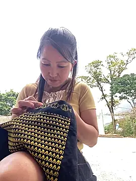 Snapshot of Huonglyna chatting on 04/09/26, 08:09 Huonglyna online show from 04/09/26, 08:09