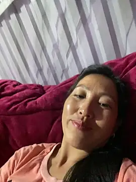 Snapshot of Huonglyna chatting on 05/20/26, 02:03 Huonglyna online show from 05/20/26, 02:03