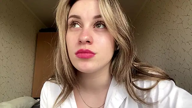 Snapshot of SpringSummers chatting on 04/04/26, 07:15 SpringSummers online show from 04/04/26, 07:15