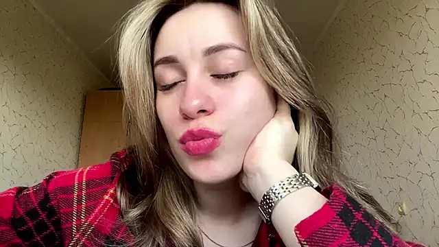 Snapshot of SpringSummers chatting on 04/14/26, 08:08 SpringSummers online show from 04/14/26, 08:08