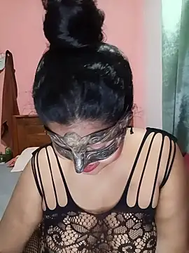 Maskedcurves online show from 06/10/26, 08:26