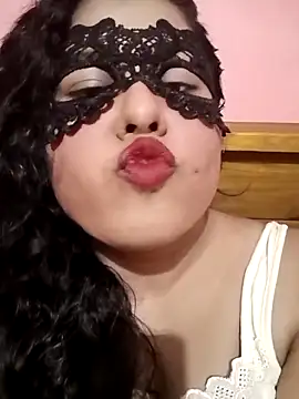 Maskedcurves online show from 04/08/26, 05:20