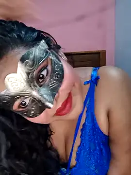 Maskedcurves online show from 04/12/26, 03:04