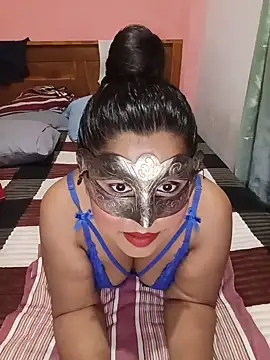 Maskedcurves online show from 06/23/26, 08:23