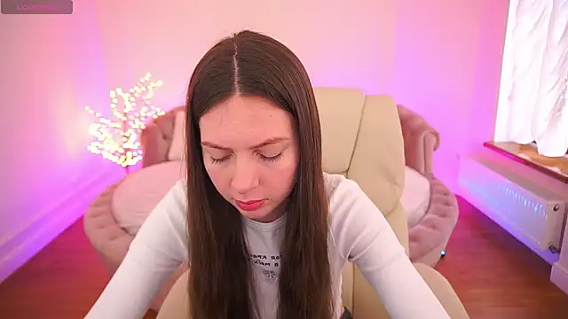 Snapshot of BabyLumi chatting on 04/12/26, 12:30 BabyLumi online show from 04/12/26, 12:30