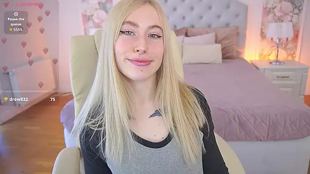 MelaniiePlay online show from 04/05/26, 12:45