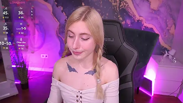 MelaniiePlay online show from 04/20/26, 01:13