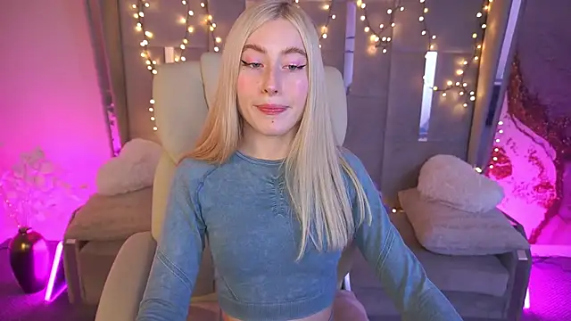 MelaniiePlay online show from 05/18/26, 01:38