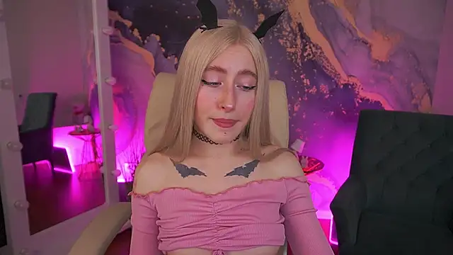 MelaniiePlay online show from 05/05/26, 01:25