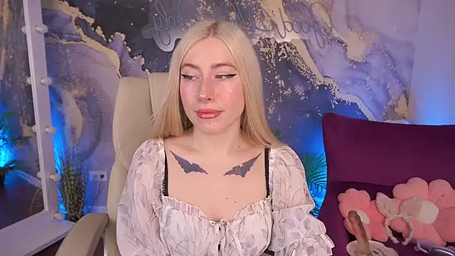 Snapshot of MelaniiePlay chatting on 07/18/26, 05:16 MelaniiePlay online show from 07/18/26, 05:16