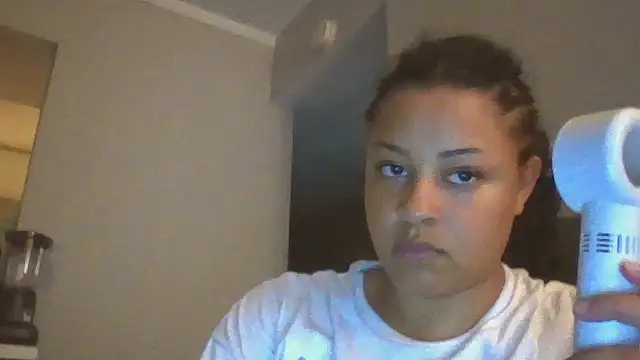 Snapshot of madzbailey chatting on 07/09/26, 01:28 madzbailey online show from 07/09/26, 01:28