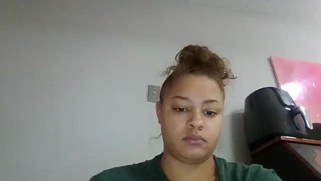 madzbailey online show from 04/09/26, 03:29