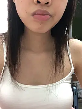 Snapshot of Yenlisu3Zie chatting on 04/14/26, 02:44 Yenlisu3Zie online show from 04/14/26, 02:44