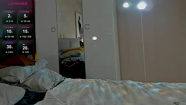 Snapshot of Aphrodite_Portman chatting on 06/17/26, 03:28 Aphrodite Portman online show from 06/17/26, 03:28