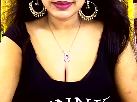 Noor Zarin online show from 04/25/26, 02:47