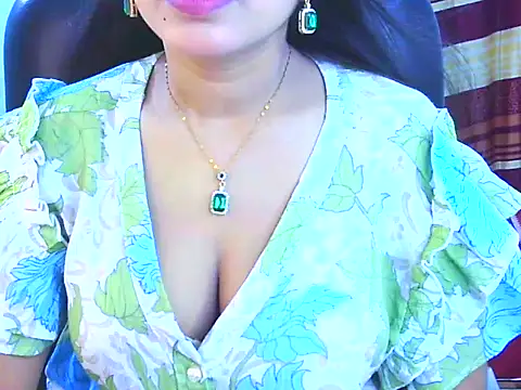 Noor Zarin online show from 04/22/26, 05:42