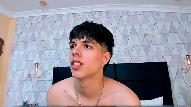 Snapshot of DamiaanXx chatting on 04/14/26, 12:21 DamiaanXx online show from 04/14/26, 12:21