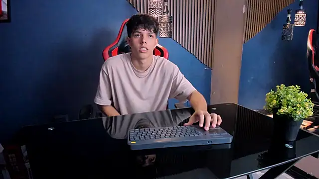 Snapshot of DamiaanXx chatting on 04/09/26, 01:06 DamiaanXx online show from 04/09/26, 01:06