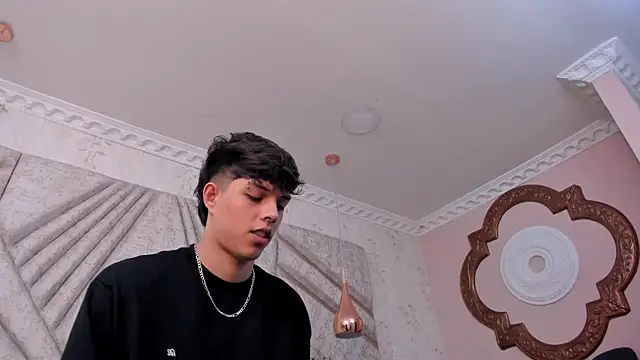 Snapshot of DamiaanXx chatting on 04/08/26, 12:39 DamiaanXx online show from 04/08/26, 12:39