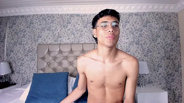 Snapshot of DannTaylor chatting on 04/14/26, 12:32 DannTaylor online show from 04/14/26, 12:32