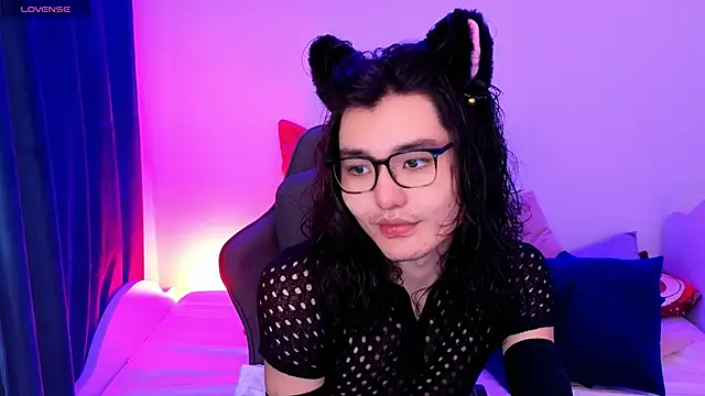 FormOverFear online show from 04/12/26, 08:56