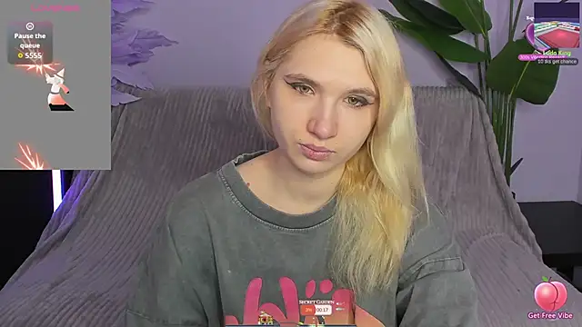 Kitty Blondie online show from 04/13/26, 02:15