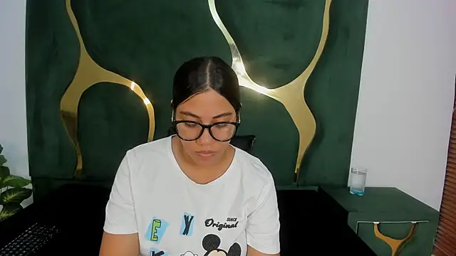 Daphne cuteht online show from 05/08/26, 07:50