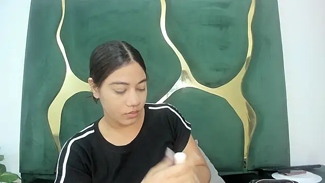 Daphne cuteht online show from 05/07/26, 08:34