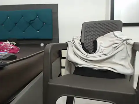 Snapshot of burrodelacosta chatting on 04/06/26, 04:46 burrodelacosta online show from 04/06/26, 04:46