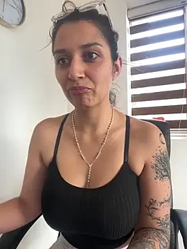 Isabella varella- online show from 04/28/26, 01:15
