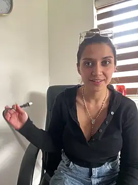 Isabella varella- online show from 04/15/26, 02:54