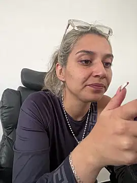 Snapshot of Isabella_varella- chatting on 06/12/26, 02:04 Isabella varella- online show from 06/12/26, 02:04