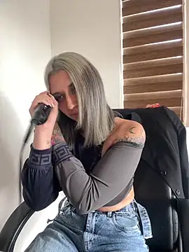 Isabella varella- online show from 05/14/26, 01:30