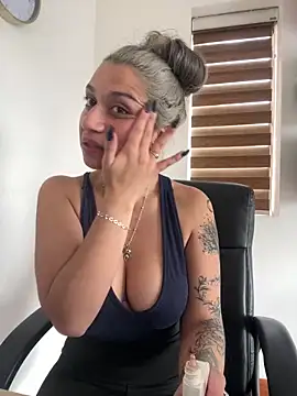 Isabella varella- online show from 05/26/26, 01:42