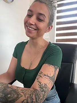 Isabella varella- online show from 05/25/26, 01:43