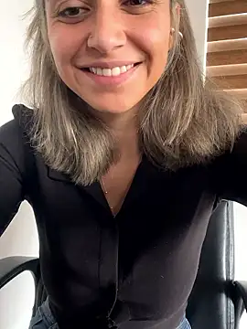 Isabella varella- online show from 05/27/26, 01:51