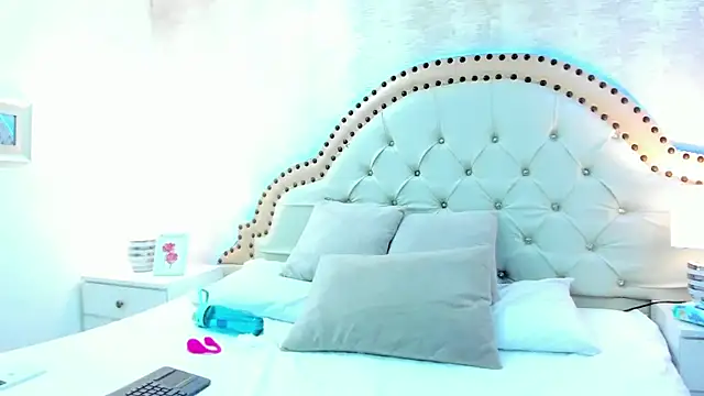 Snapshot of NahiaMendoza chatting on 04/15/26, 11:05 NahiaMendoza online show from 04/15/26, 11:05