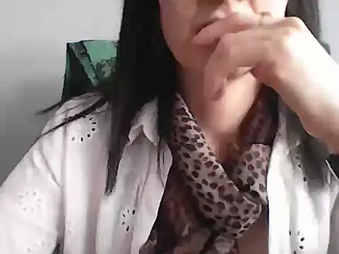 Snapshot of sara_41 chatting on 04/13/26, 09:02 sara 41 online show from 04/13/26, 09:02