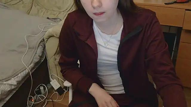 JessicaHolland1 online show from 05/05/26, 07:50