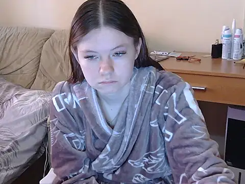 JessicaHolland1 online show from 05/05/26, 06:16