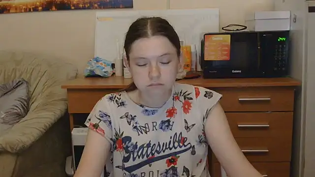 JessicaHolland1 online show from 07/06/26, 06:10