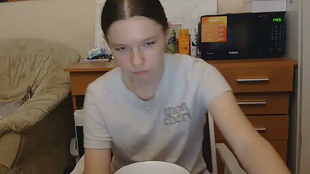JessicaHolland1 online show from 07/12/26, 06:42