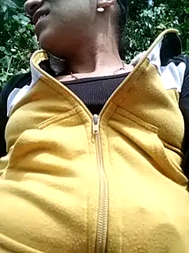 Snapshot of vegonicarouge chatting on 04/15/26, 07:58 vegonicarouge online show from 04/15/26, 07:58