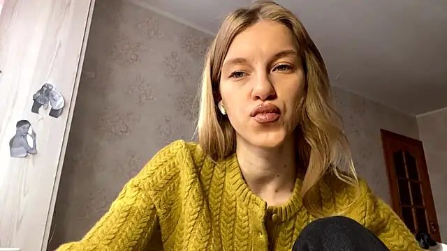 Snapshot of CuriousMildness chatting on 04/12/26, 03:15 CuriousMildness online show from 04/12/26, 03:15