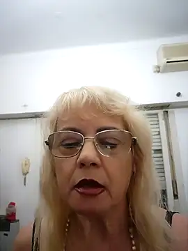 Snapshot of MatureElegantWidow chatting on 04/07/26, 12:34 MatureElegantWidow online show from 04/07/26, 12:34