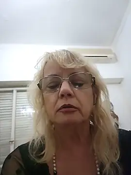 MatureElegantWidow online show from 05/19/26, 11:56