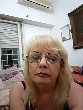 Snapshot of MatureElegantWidow chatting on 04/05/26, 01:56 MatureElegantWidow online show from 04/05/26, 01:56