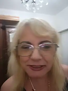 MatureElegantWidow online show from 05/15/26, 12:19